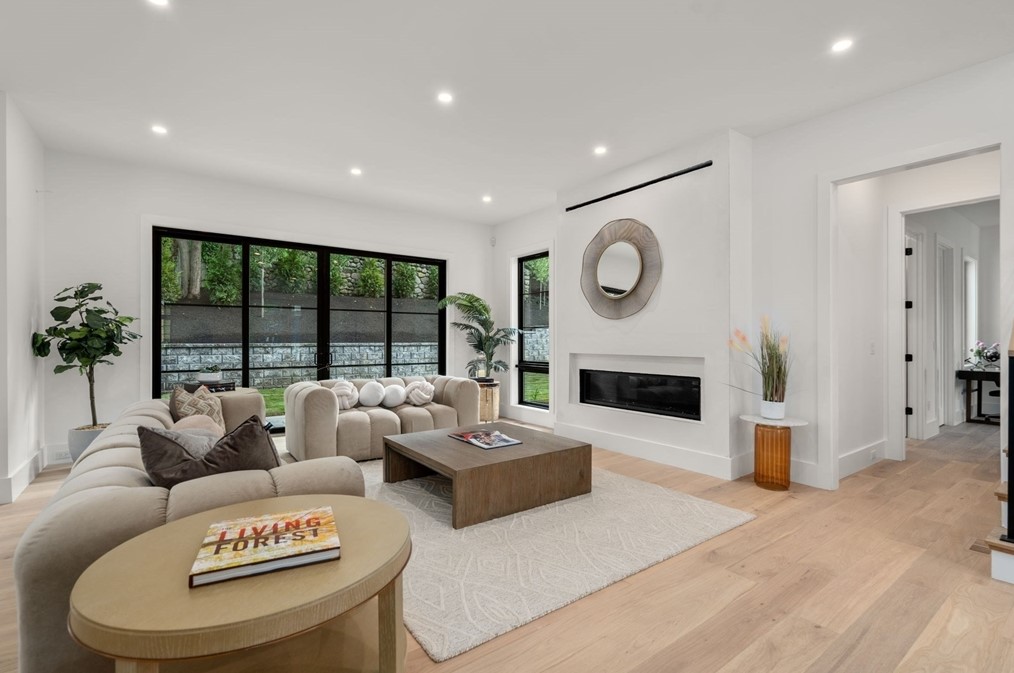 24 Newtonville Ave, Newton MA 02458-1828 exterior