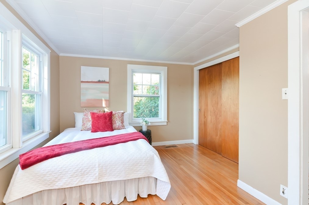 9 Phillips Cir, Swampscott MA 01907-2332 exterior