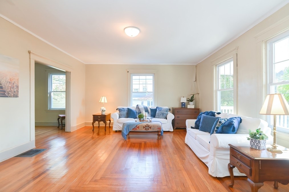 9 Phillips Cir, Swampscott MA 01907-2332 exterior