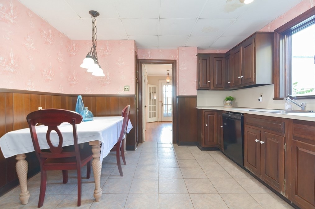 9 Phillips Cir, Swampscott MA 01907-2332 exterior