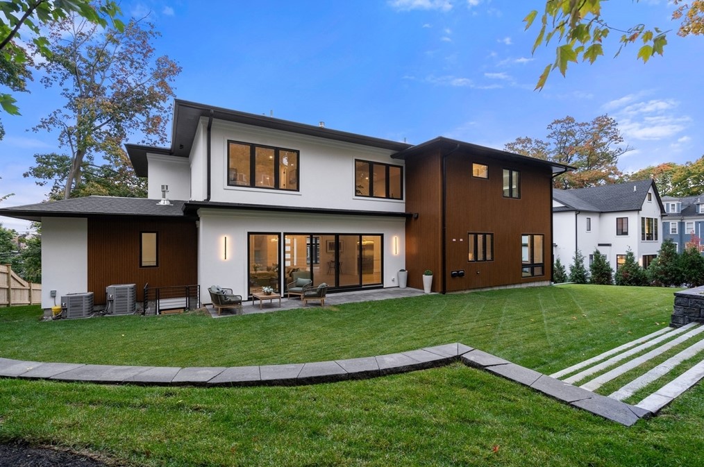 32 Newtonville Ave, Newton MA 02458-1851 exterior