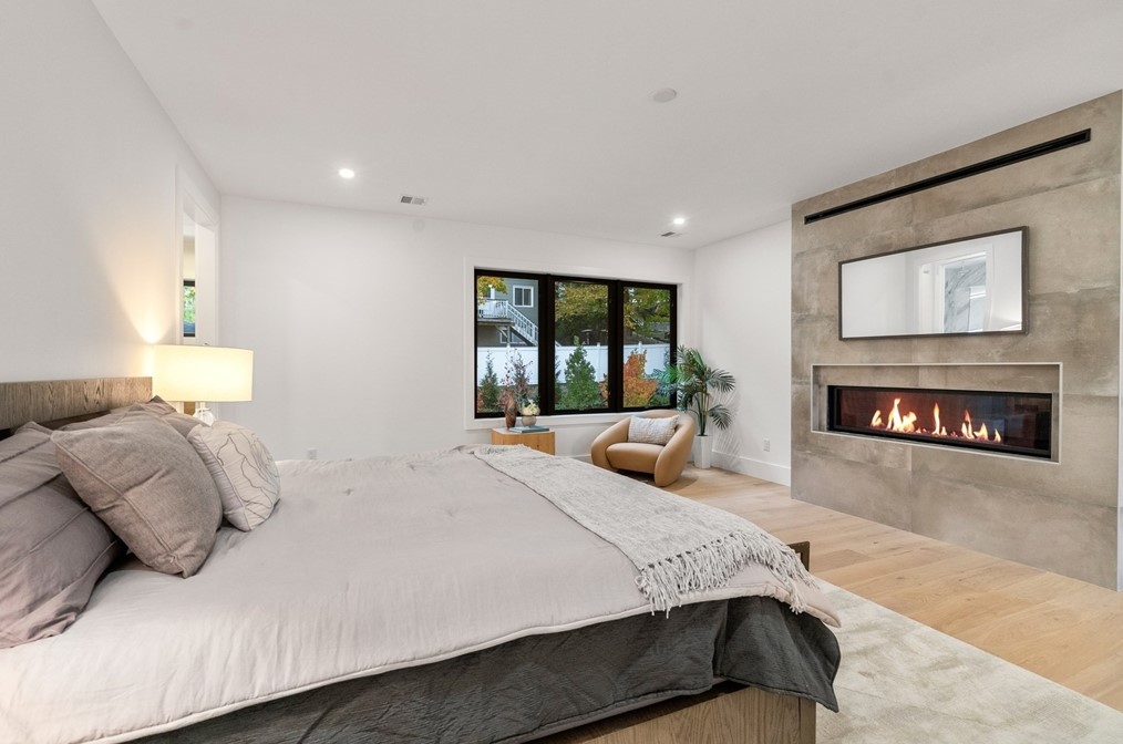 32 Newtonville Ave, Newton MA 02458-1851 exterior