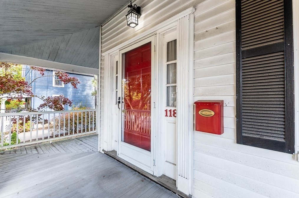 118 Mt Vernon St, Dedham MA 02026-3102 exterior