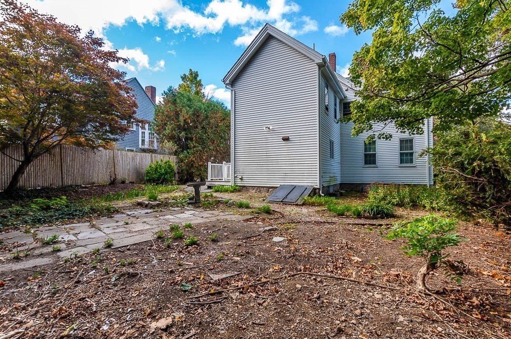 118 Mt Vernon St, Dedham MA 02026-3102 exterior