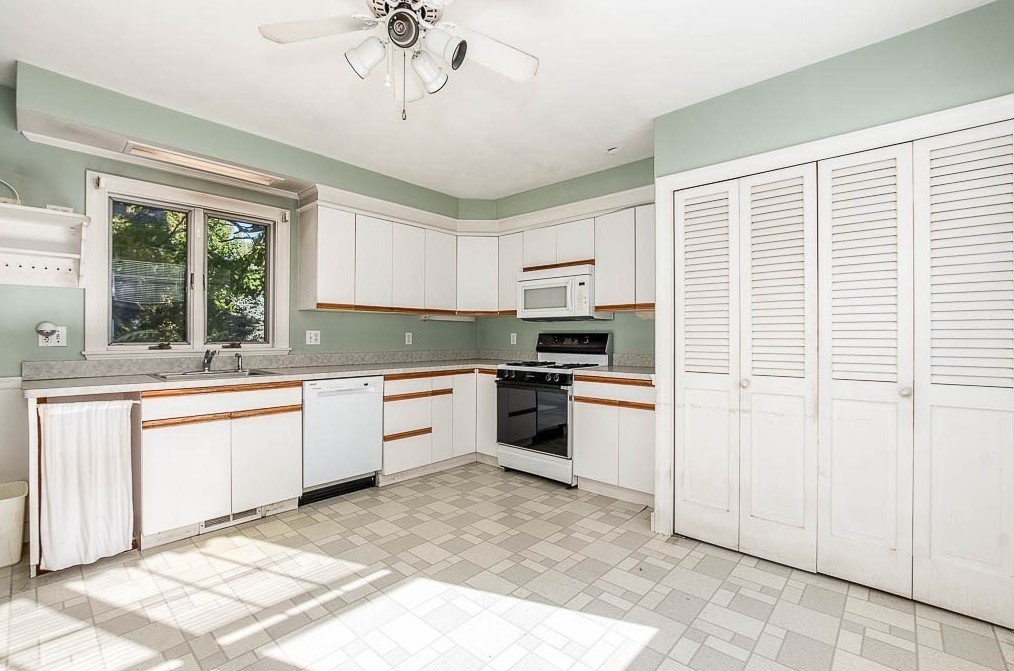 118 Mt Vernon St, Dedham MA 02026-3102 exterior