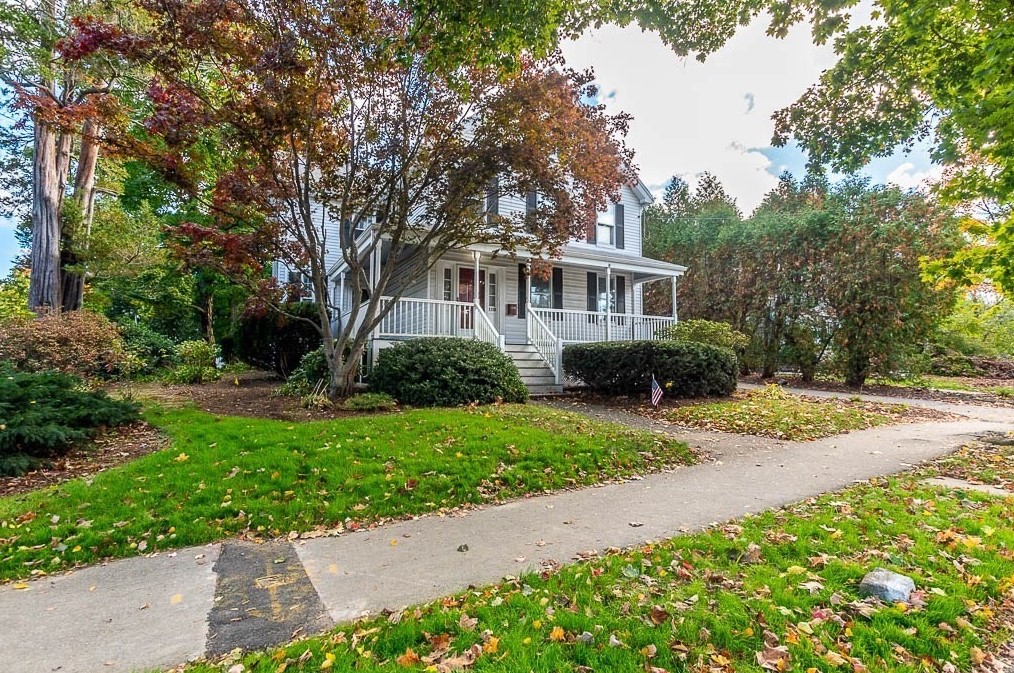 118 Mt Vernon St, Dedham MA 02026-3102 exterior