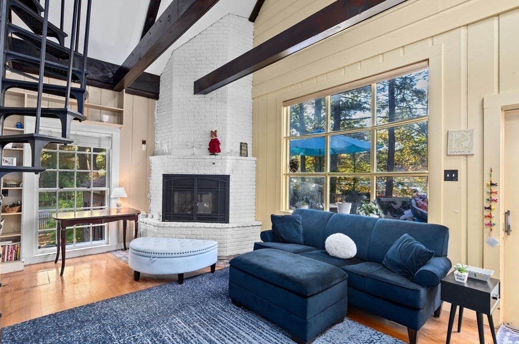 100 Old Oaken Bucket Rd, Hingham MA 02061-1330 exterior