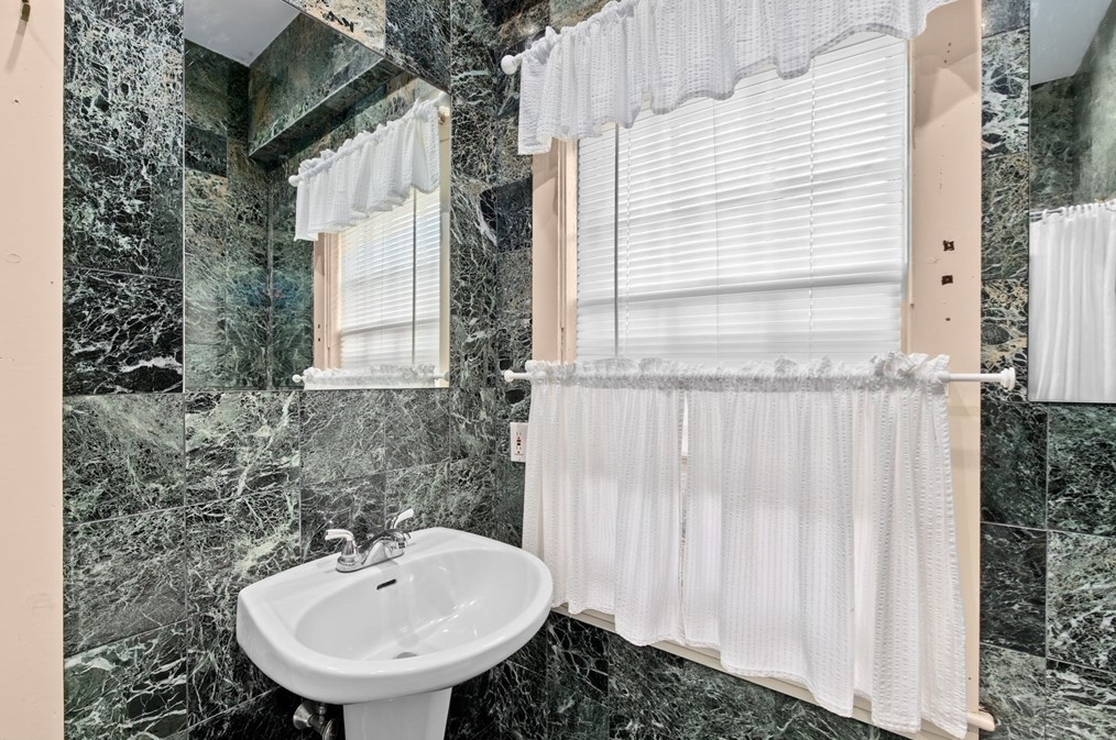 100 Old Oaken Bucket Rd, Hingham MA 02061-1330 exterior