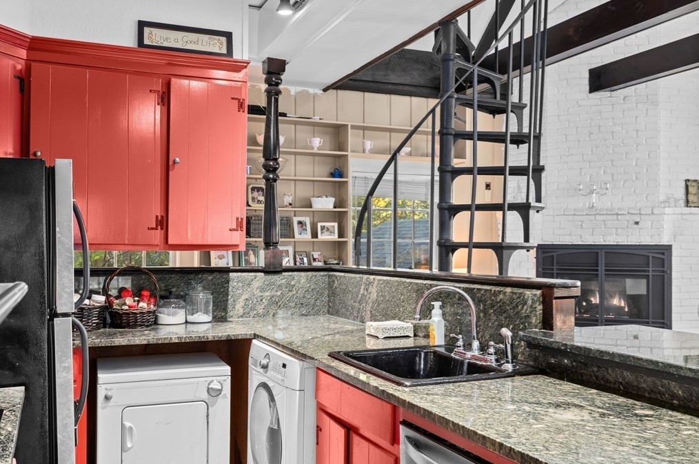 100 Old Oaken Bucket Rd, Hingham MA 02061-1330 exterior