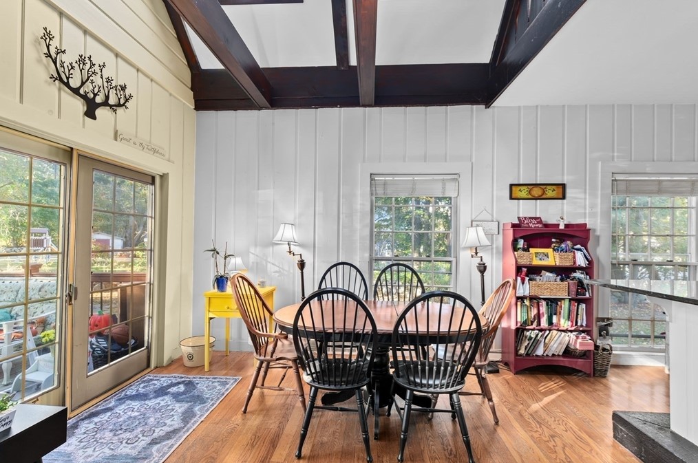 100 Old Oaken Bucket Rd, Hingham MA 02061-1330 exterior