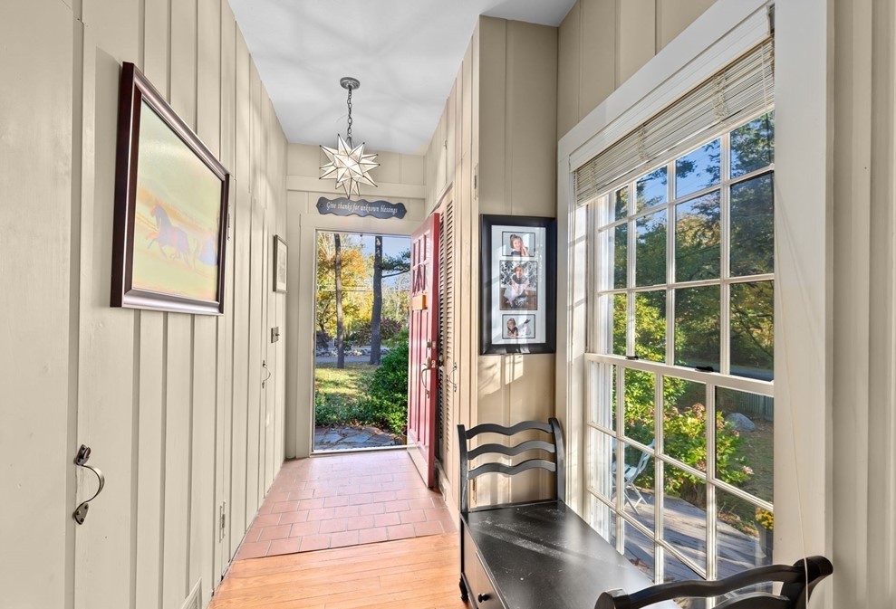 100 Old Oaken Bucket Rd, Hingham MA 02061-1330 exterior