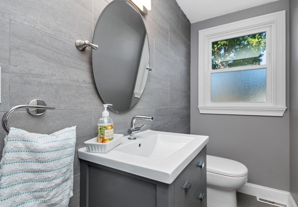 43 Stedman St, Quincy MA 02169-1222 exterior