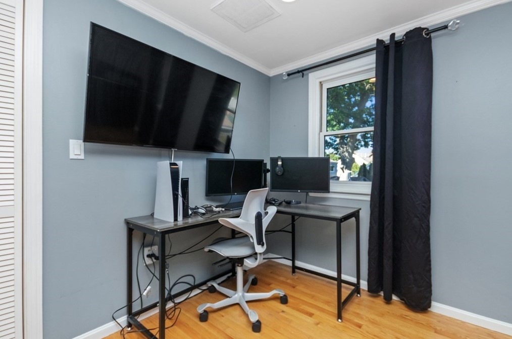 43 Stedman St, Quincy MA 02169-1222 exterior