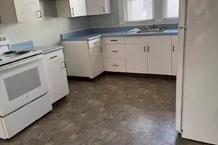 89 Mammoth Rd, Lowell, MA 01854 - Photo 7