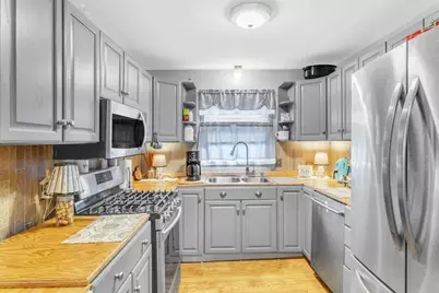 89 Pine Grove St, Springfield, MA 01119 - Photo 11