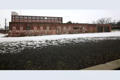 89 South St, Holyoke, MA 01040 - Photo 5