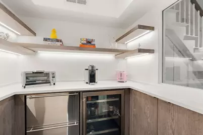 41 Chestnut St, Boston, MA 02108 - Photo 21