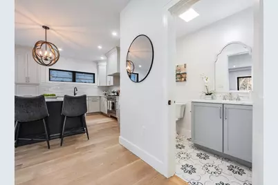 809-811 Heath St #811, Brookline, MA 02467 - Photo 3