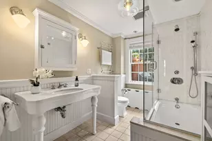 14 Pinckney St, Boston, MA 02114 - Photo 17
