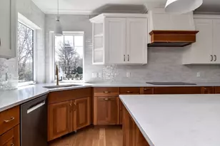 2 Emerald Dr, Hopkinton, MA 01748 - Photo 5