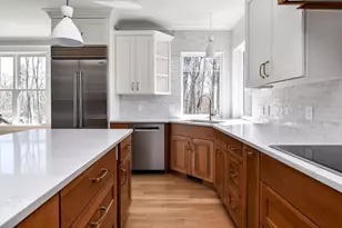 2 Emerald Dr, Hopkinton, MA 01748 - Photo 3