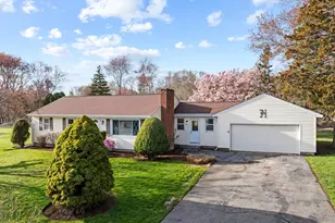 42 Tee Jay Dr, Seekonk, MA 02771 - Photo 1