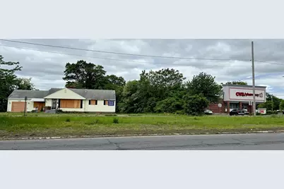 523 James St, Chicopee, MA 01020 - Photo 1