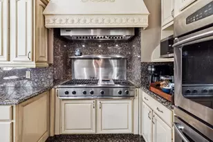 31 Lenox St, Worcester, MA 01602 - Photo 17