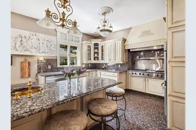 31 Lenox St, Worcester, MA 01602 - Photo 15