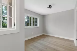 8 Crystal St, Melrose, MA 02176 - Photo 9