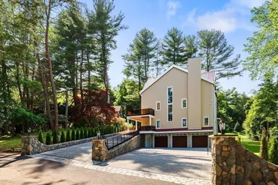 58 Chestnut St, Lynnfield, MA 01940 - Photo 1