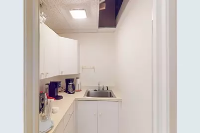 536 Broad St #3, Weymouth, MA 02189 - Photo 3