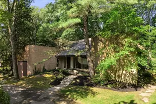 33 Aylesbury Rd, Worcester, MA 01609 - Photo 3