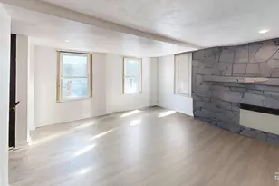 130 High St, Upton, MA 01568 - Photo 5