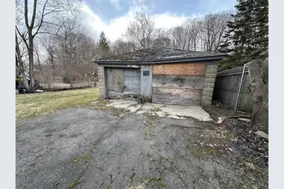 242 Wahconah St, Pittsfield, MA 01201 - Photo 11