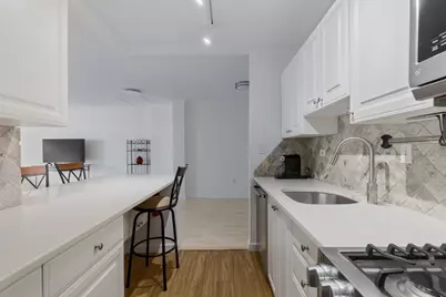 6 Whittier Pl #7E, Boston, MA 02114 - Photo 3