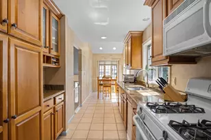 3901 Knightsbridge Close, Worcester, MA 01609 - Photo 11