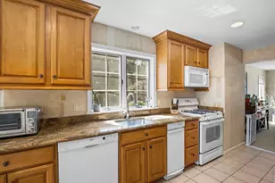 3901 Knightsbridge Close, Worcester, MA 01609 - Photo 9