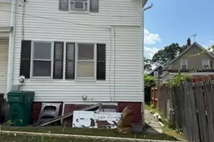 131 London St, Lowell, MA 01852 - Photo 1