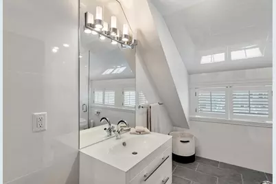 18 Sewall St, Newton, MA 02465 - Photo 19
