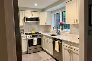 37 Linden St, Wellesley, MA 02482 - Photo 3