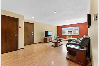 1 Hallmark Gardens #8, Burlington, MA 01803 - Photo 5