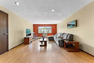 1 Hallmark Gdns, Burlington, MA 01803 - Photo 3