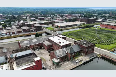 81 Sargeant St, Holyoke, MA 01040 - Photo 33