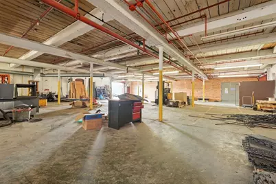 81 Sargeant St, Holyoke, MA 01040 - Photo 9