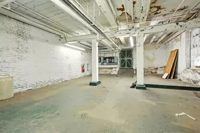 81 Sargeant St, Holyoke, MA 01040 - Photo 13