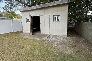 143 St James Cir, Springfield, MA 01104 - Photo 23