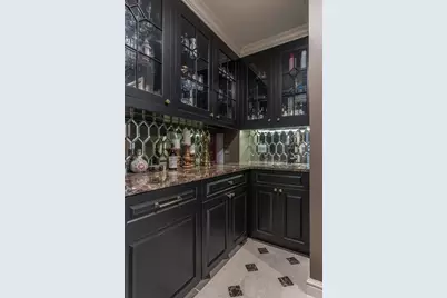 11 Chestnut Street, Boston, MA 02108 - Photo 27