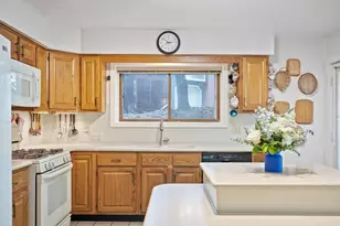 32 Whalers, Salem, MA 01970 - Photo 11