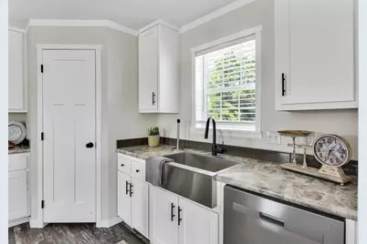 11 Annies Way, West Springfield, MA 01089 - Photo 17